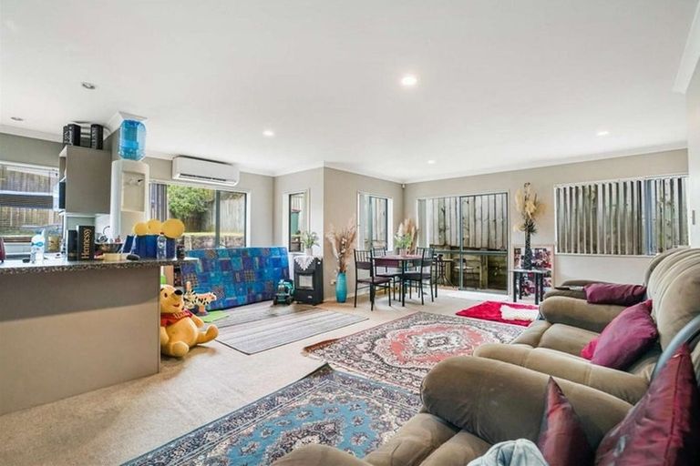 Photo of property in 12 Mediterranean Way, Goodwood Heights, Auckland, 2105