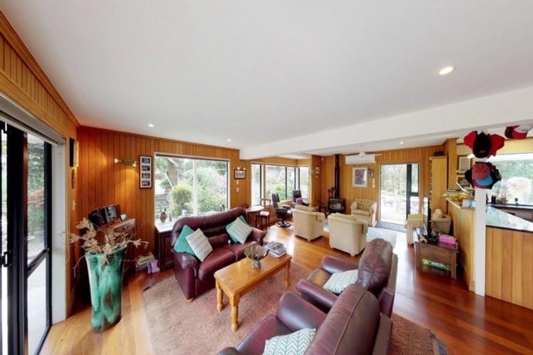 Photo of property in 312 Heatherlea Road East, Levin, 5571