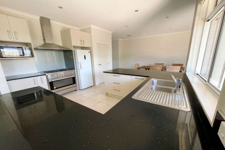 Photo of property in 1 Bartlett Drive, Silverdale, 0932