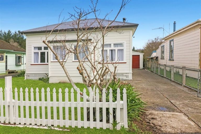 Photo of property in 11 Empire Street, Dannevirke, 4930