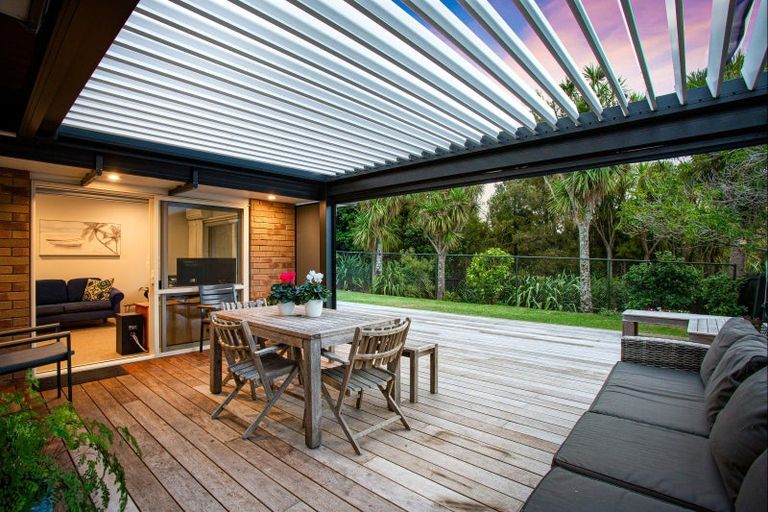 Photo of property in 73 Te Wharau Drive, Greenhithe, Auckland, 0632
