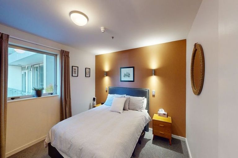 Photo of property in Montreaux Apartments, 1b/164 The Terrace, Wellington Central, Wellington, 6011