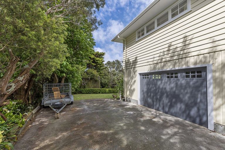 Photo of property in 28 Bartlett Grove, Tawa, Wellington, 5028