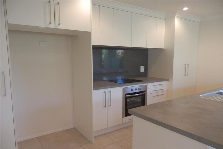 Photo of property in 54a Ranui Terrace, Tawa, Wellington, 5028