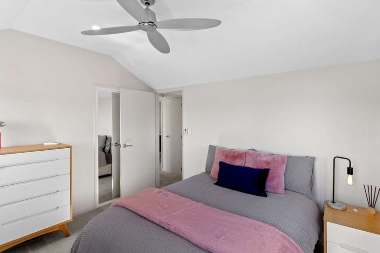 Photo of property in 2/218 Springfield Road, St Albans, Christchurch, 8014