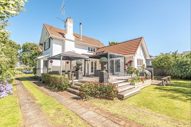 Photo of property in 12 Tarata Street, Saint Johns Hill, Whanganui, 4501