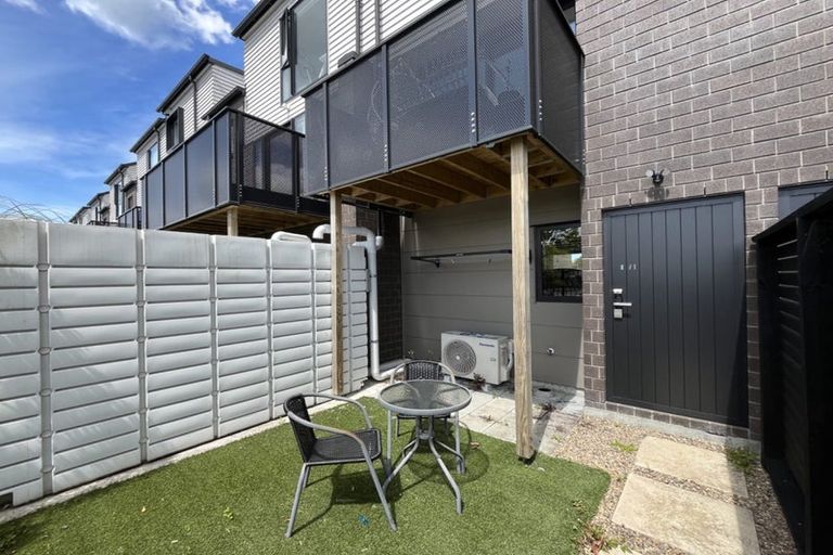 Photo of property in 8/1 Fruitvale Road, New Lynn, Auckland, 0600