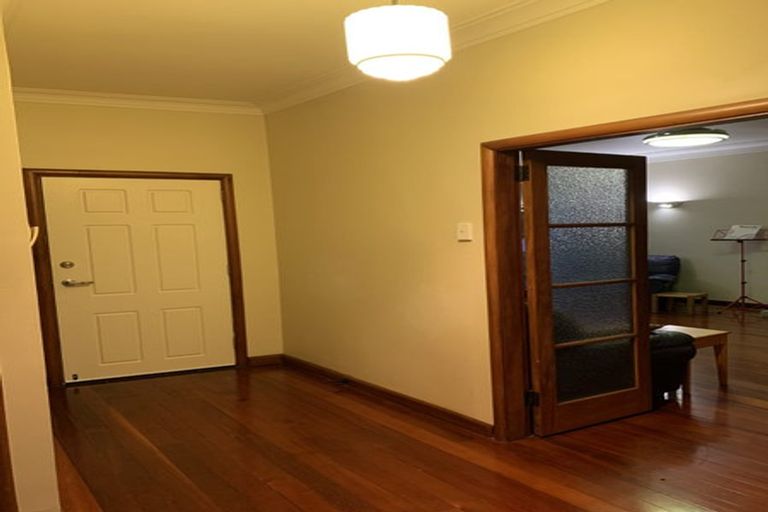 Photo of property in 14 Seaview Avenue, Northcote, Auckland, 0627