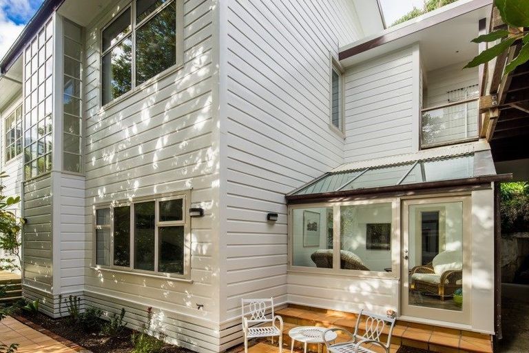 Photo of property in 46 Aurora Terrace, Kelburn, Wellington, 6012