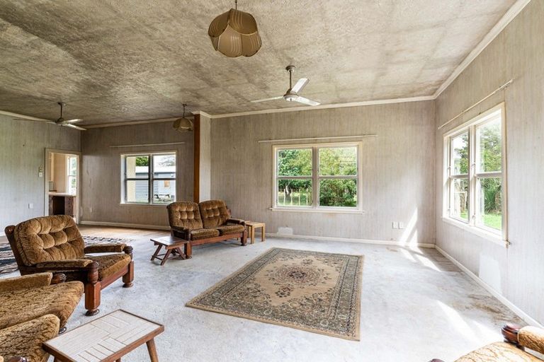 Photo of property in 30 Sandon Block Road, Ohingaiti, Hunterville, 4783