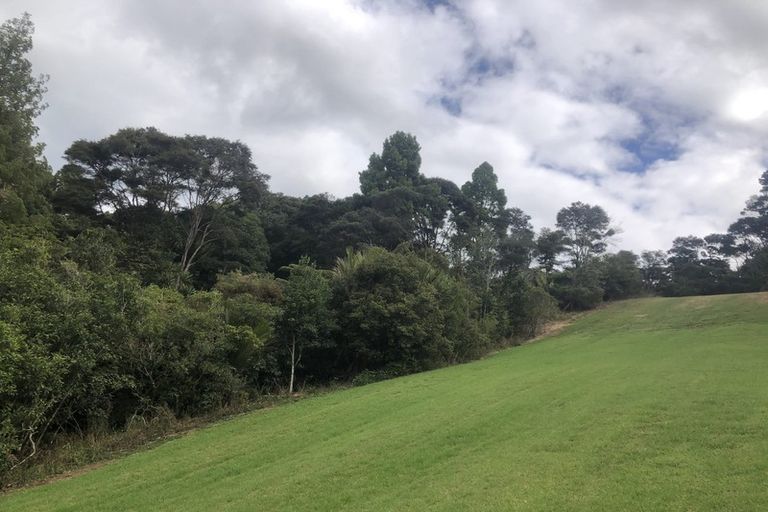 Photo of property in 152n Parker Road, Oratia, Auckland, 0604