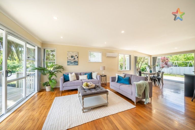 Photo of property in 2 Molloys Road, Te Marua, Upper Hutt, 5018