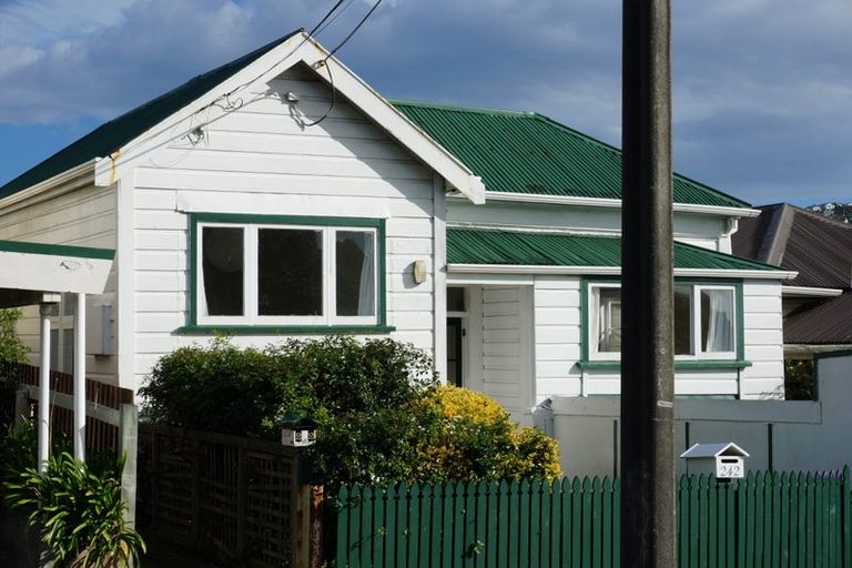 Photo of property in 242 Rintoul Street, Berhampore, Wellington, 6023