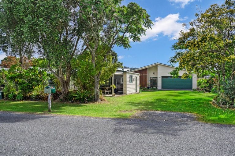 Photo of property in 4 Ringer Avenue, Matapouri, Whangarei, 0173