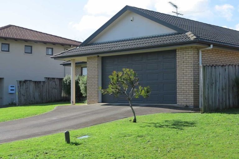 Photo of property in 10 Aaronville Way, East Tamaki, Auckland, 2016