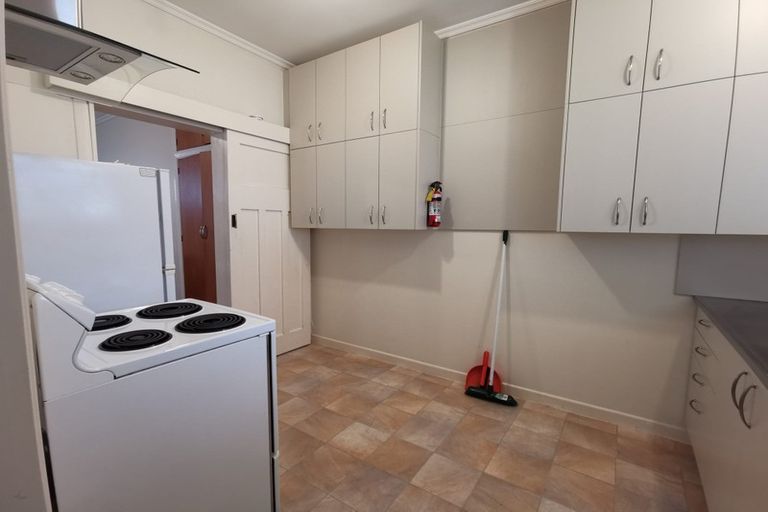 Photo of property in 1/17 Clifton Terrace, Kelburn, Wellington, 6012