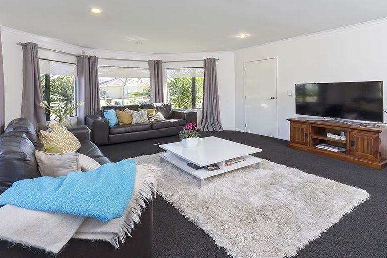 Photo of property in 22 Emyvalie Place, Dannemora, Auckland, 2016