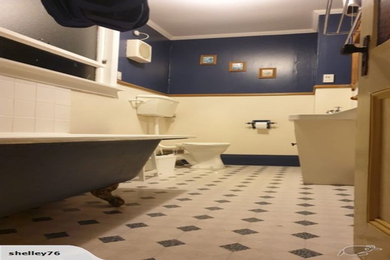 Photo of property in 27 Main Road, Owaka, 9535