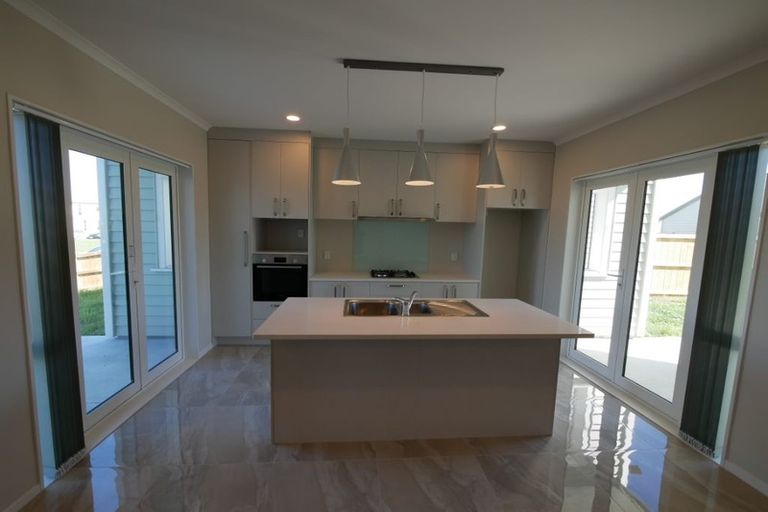 Photo of property in 12 Warbler Crescent, Papakura, 2110