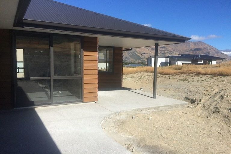 Photo of property in 15 Kirimoko Crescent, Wanaka, 9305
