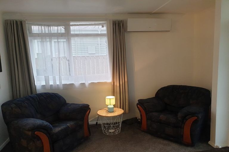 Photo of property in 35 Hanson Grove, Stokes Valley, Lower Hutt, 5019