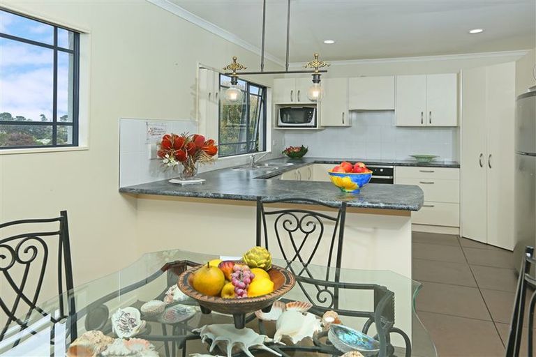 Photo of property in 70 San Valentino Drive, Henderson, Auckland, 0612