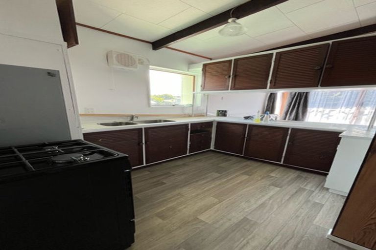 Photo of property in 2 Mervyn Place, Plimmerton, Porirua, 5026