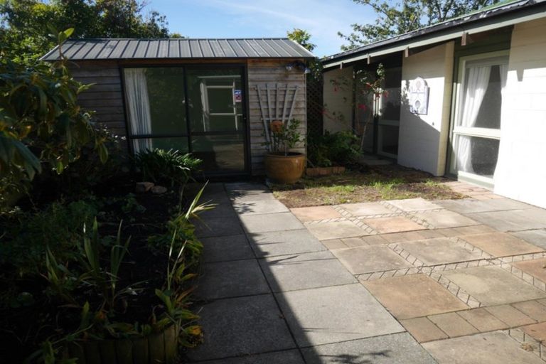 Photo of property in 32 Raekura Place, Redcliffs, Christchurch, 8081