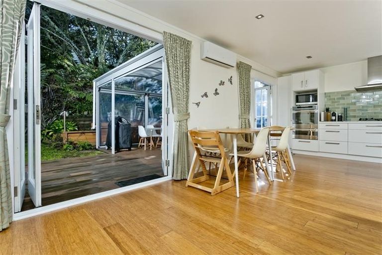 Photo of property in 28 Lavery Place, Sunnynook, Auckland, 0632