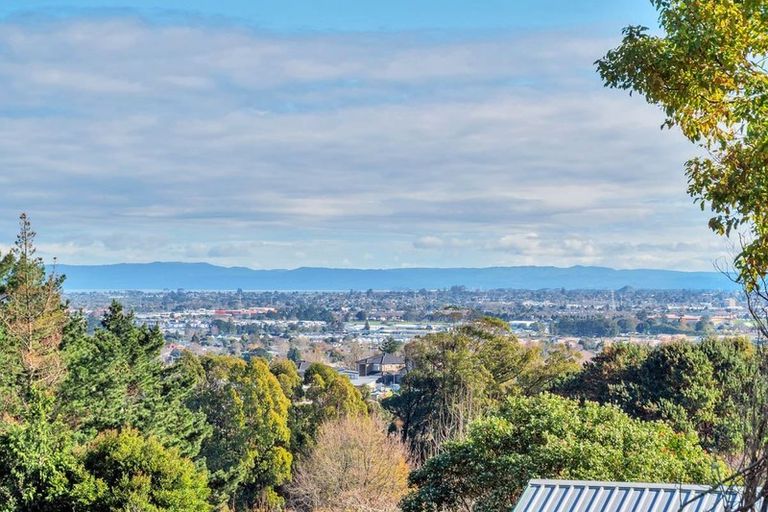 Photo of property in 215 Kaipara Road, Papakura, 2582