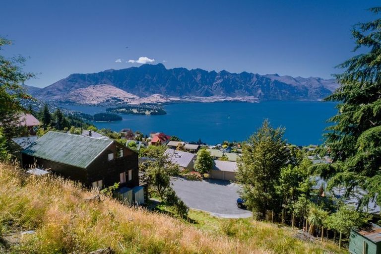 Photo of property in 19 Caples Place, Fernhill, Queenstown, 9300