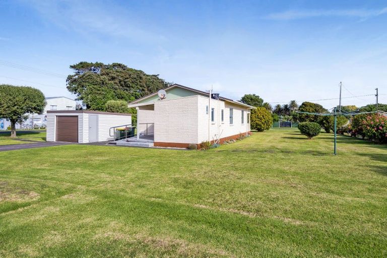 Photo of property in 16 Layard Street, Opunake, 4616