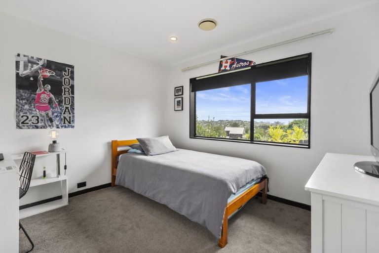 Photo of property in 1/870 Beach Road, Waiake, Auckland, 0630