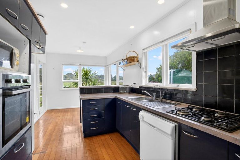 Photo of property in 61 Boord Crescent, Kumeu, 0891