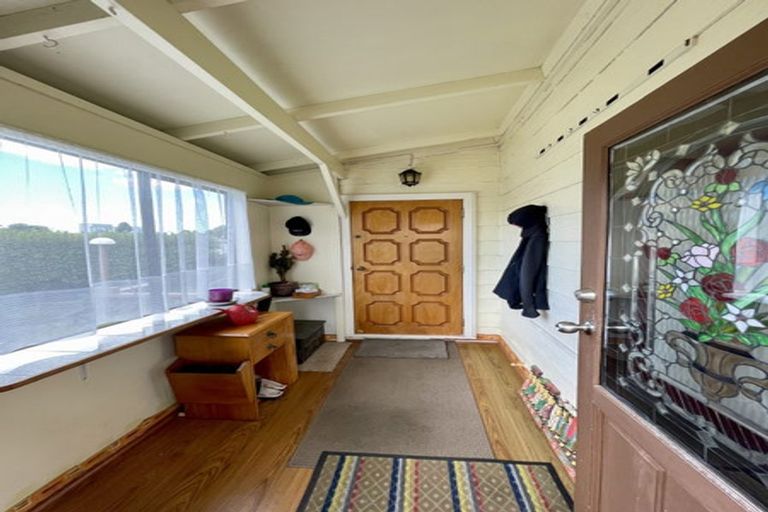 Photo of property in 2/40a Woodglen Road, Glen Eden, Auckland, 0602