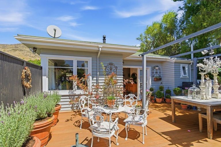 Photo of property in 32 Martindales Road, Heathcote Valley, Christchurch, 8022