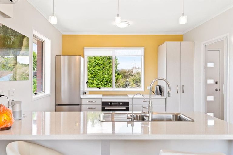 Photo of property in 2/4 Evelyn Place, Hillcrest, Auckland, 0627