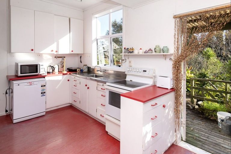 Photo of property in 12 Island View Terrace, Cockle Bay, Auckland, 2014