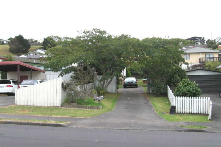 Photo of property in 2/80 West Harbour Drive, West Harbour, Auckland, 0618