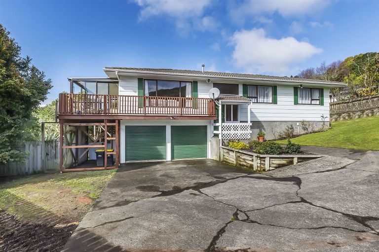 Photo of property in 9 Brasenose Place, Tawa, Wellington, 5028