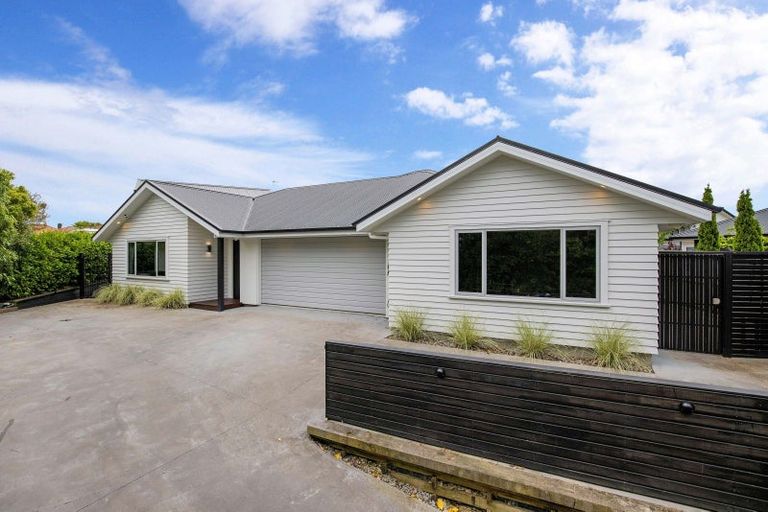 Photo of property in 1 Waimarama Court, Roslyn, Palmerston North, 4414