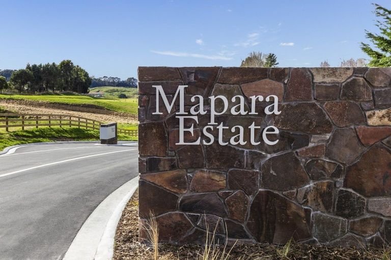 Photo of property in 24 Willow Lane, Acacia Bay, 3385