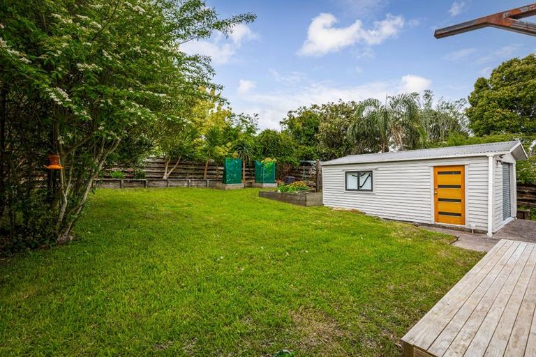 Photo of property in 4 Brunner Road, Glen Eden, Auckland, 0602