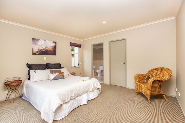 Photo of property in 18 Roderick Place, Rototuna, Hamilton, 3210