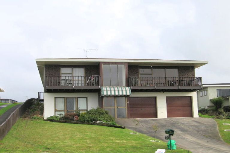 Photo of property in 35 Rosario Crescent, Red Beach, 0932