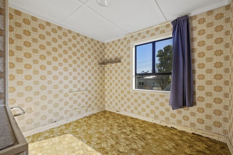 Photo of property in 80 Pioneer Road, Moturoa, New Plymouth, 4310