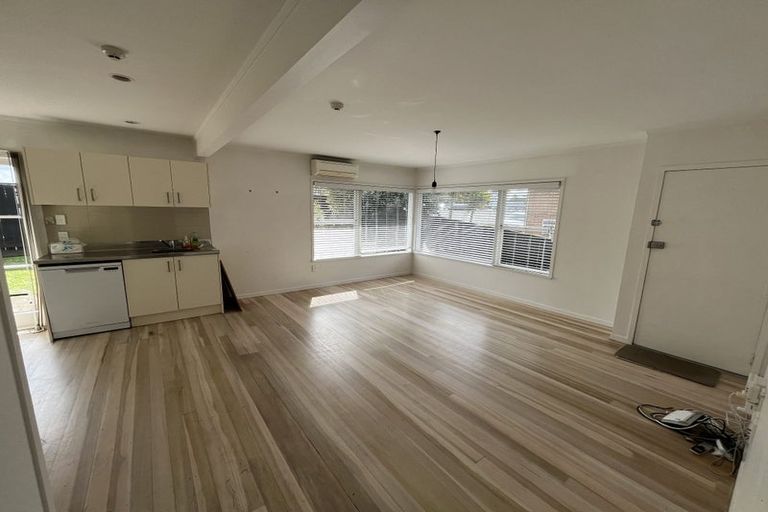 Photo of property in 1/167 Forrest Hill Road, Forrest Hill, Auckland, 0620