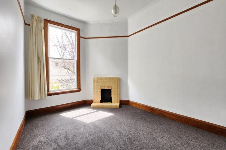 Photo of property in 72 Kelburn Parade, Kelburn, Wellington, 6012