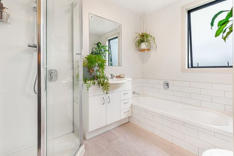 Photo of property in 5 View Ridge Drive, Ranui, Auckland, 0612