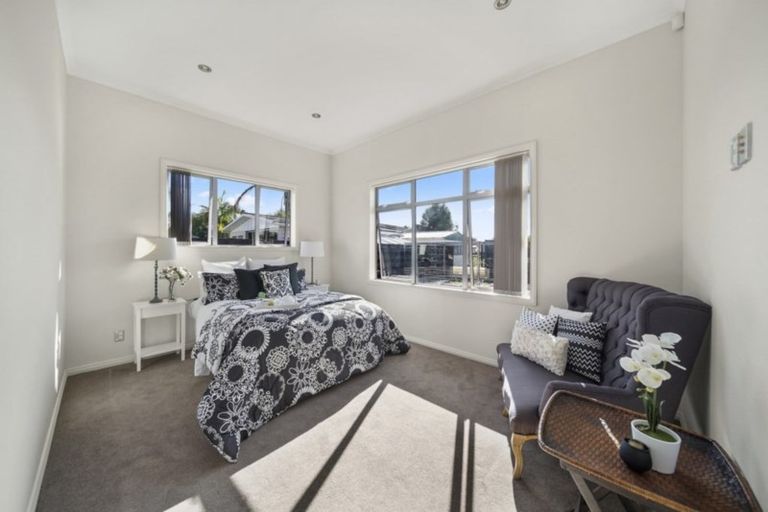 Photo of property in 33 Hope Farm Avenue, Pakuranga Heights, Auckland, 2010